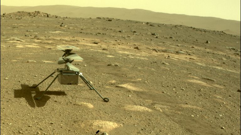 Марсианският хеликоптер оцеля при първата си самостоятелна нощ