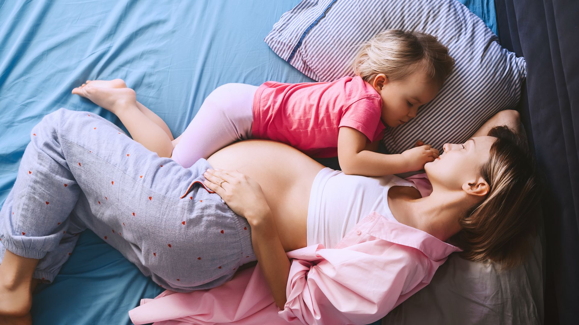 Как да се предпазят децата и бременните от новите заразни щамове на COVID-19