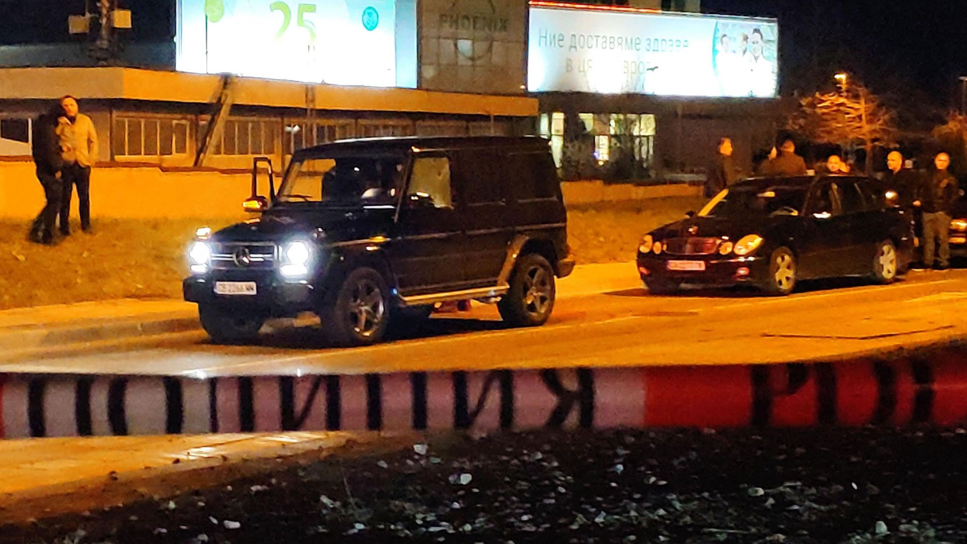 Разстреляха показно мъж в луксозна кола в София