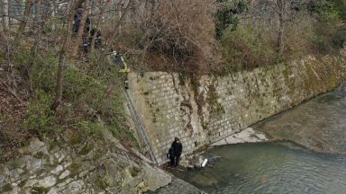 11 годишно момче падна по време на игра в отводнителен канал
