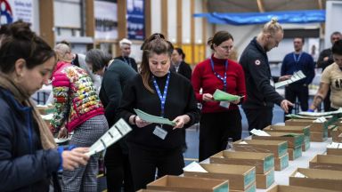 Лява партия, която е против минен  проект,  печели изборите в Гренландия