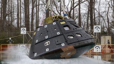 НАСА извърши водни изпитания на капсулата от кораба за полет до Луната