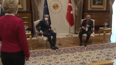  Унизително отношение към Урсула фон дер Лайен при срещата в Анкара (видео) 