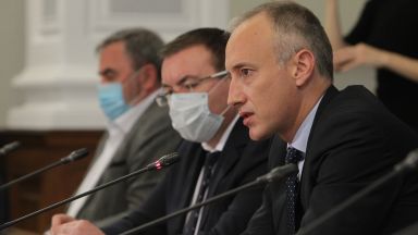 Изпитите са част от процеса на образование и външното и