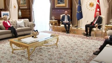 Турция хвърли вината за липсващия стол на Урсула фон дер Лайен върху протокола на ЕС 