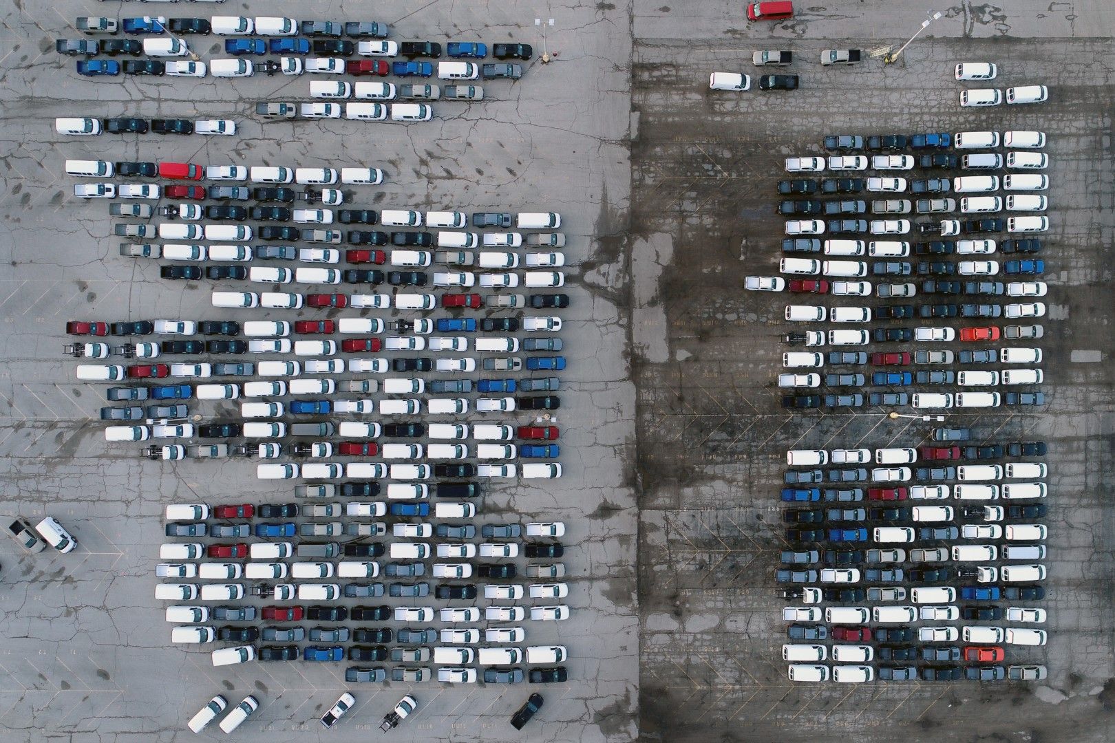 Автомобили на Дженерал мотърс на паркинг в завода в Уенцвил, щата Монтана