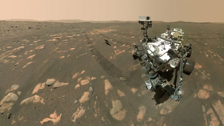 НАСА показа селфи на новия си роувър на Марс