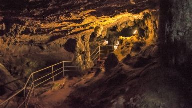Пещера Ухловица: подземният дворец на Родопите