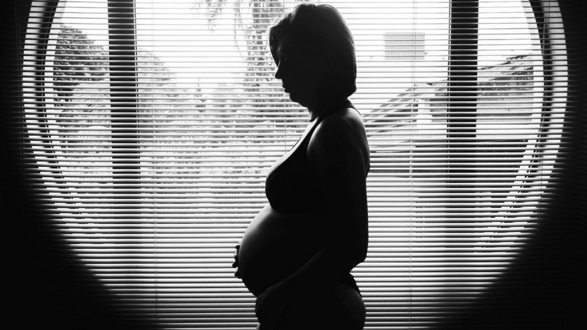 Откриха по-висок риск от COVID-19 за бременните и новородените от очаквания