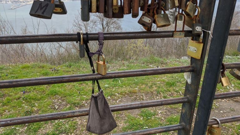 Заключена с катинар предпазна маска се появи на Панорамата над