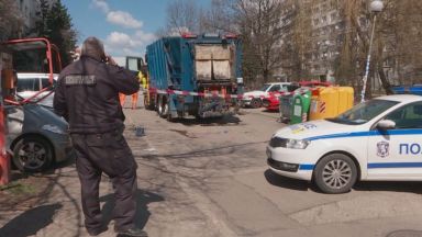  Боклукчийски камион блъсна баба с 3-годишното й внуче в София, дамата умря в 