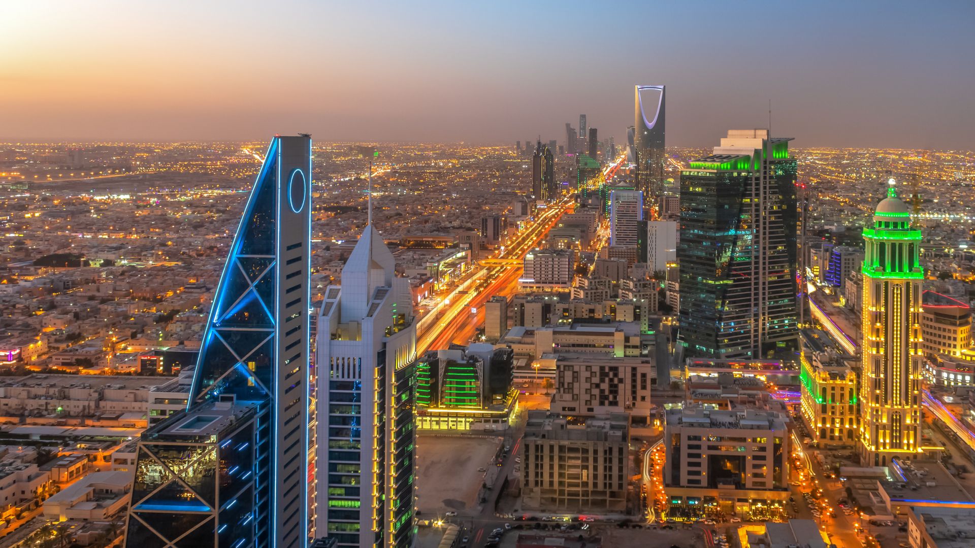 Наскоро и Саудитска Арабия обяви амбициозен план за увеличаване на енергията от ВЕИ