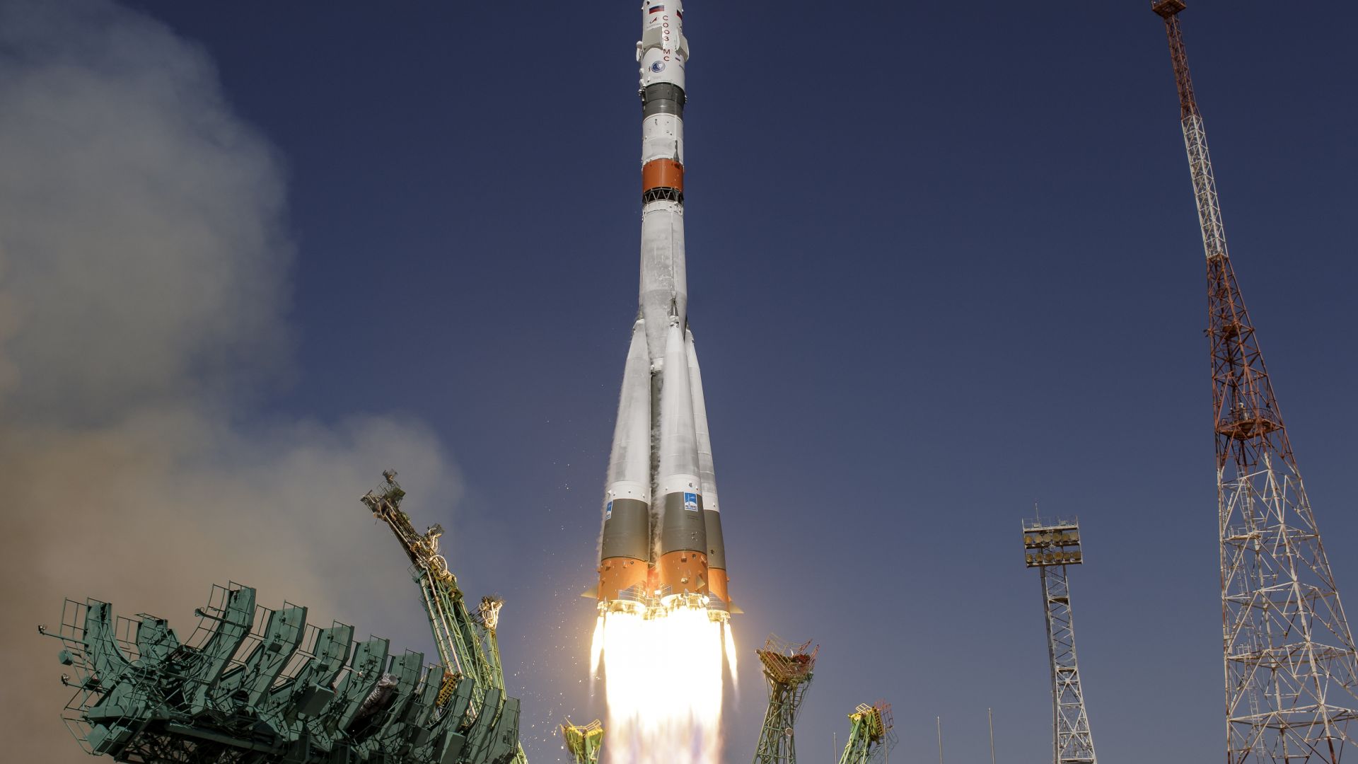 Температурата на борда на скачения с МКС руски кораб "Союз МС-22" се понижава