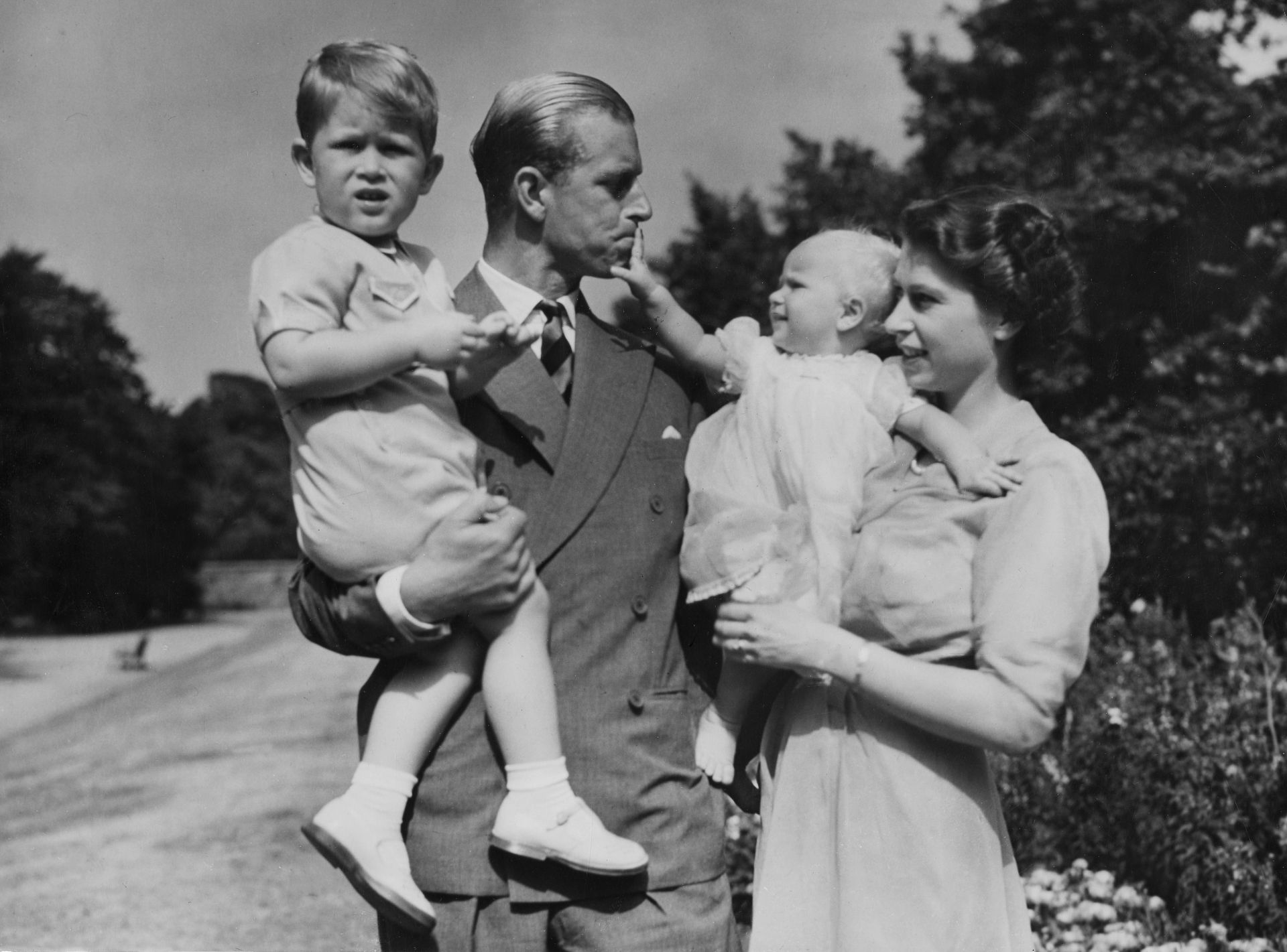 принц Филип и кралица Елизабет Втора с две от децата имприн