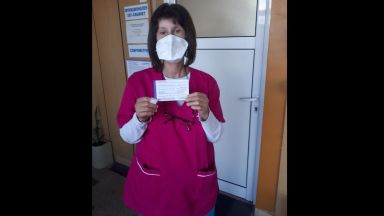 Старшата медицинска сестра на Урологичното отделение към Областната болница в