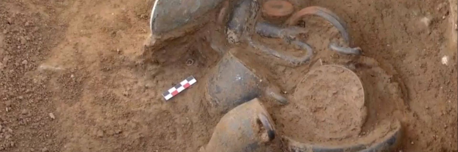 Археолози откриха древен некропол на остров Корсика