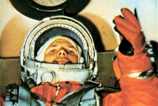 Юрий Гагарин на борда на първия космически кораб