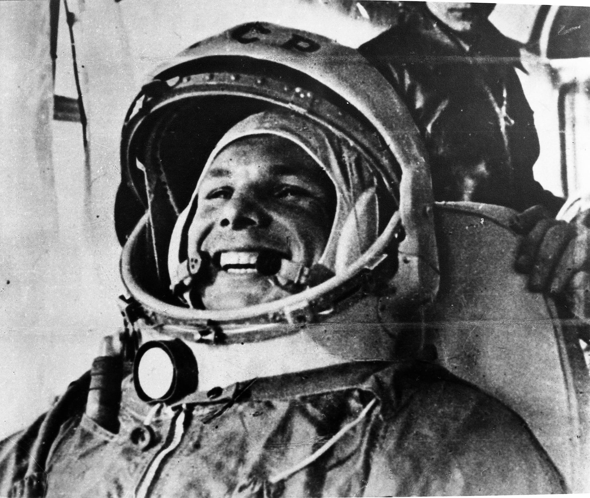 Юрий Гагарин по време на  подготовката за първи си полет