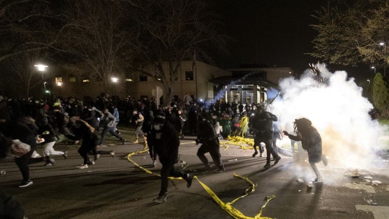 Riots and injuries caused by a police officer shot near George Floyd’s place of death