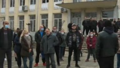 Жители на варненското село Константиново излязоха на протест заради съмнителна