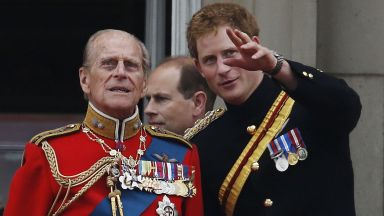 Принц Хари се върна във Великобритания за погребението на принц Филип без Меган