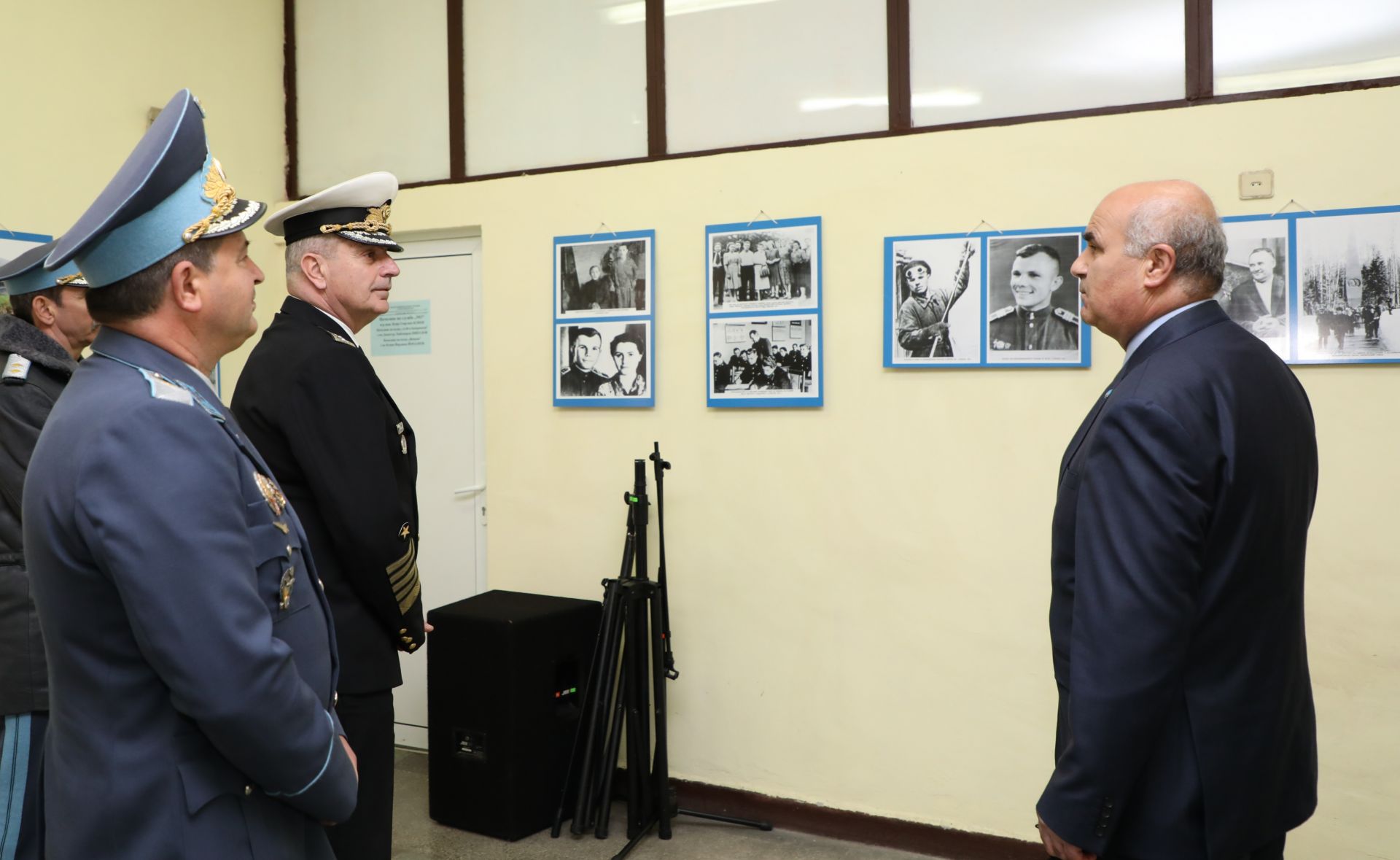 Началникът на отбраната адмирал Емил Ефтимов поздрави ВВВУ „Г. Бенковски и Военновъздушната учебна база по случай Международния ден на авиацията и космонавтиката