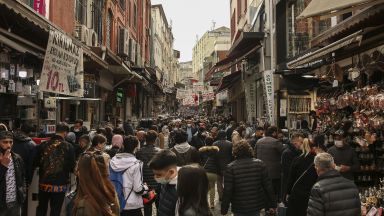 Тези дни хранителните магазини в Турция правят баснословни обороти Милиони