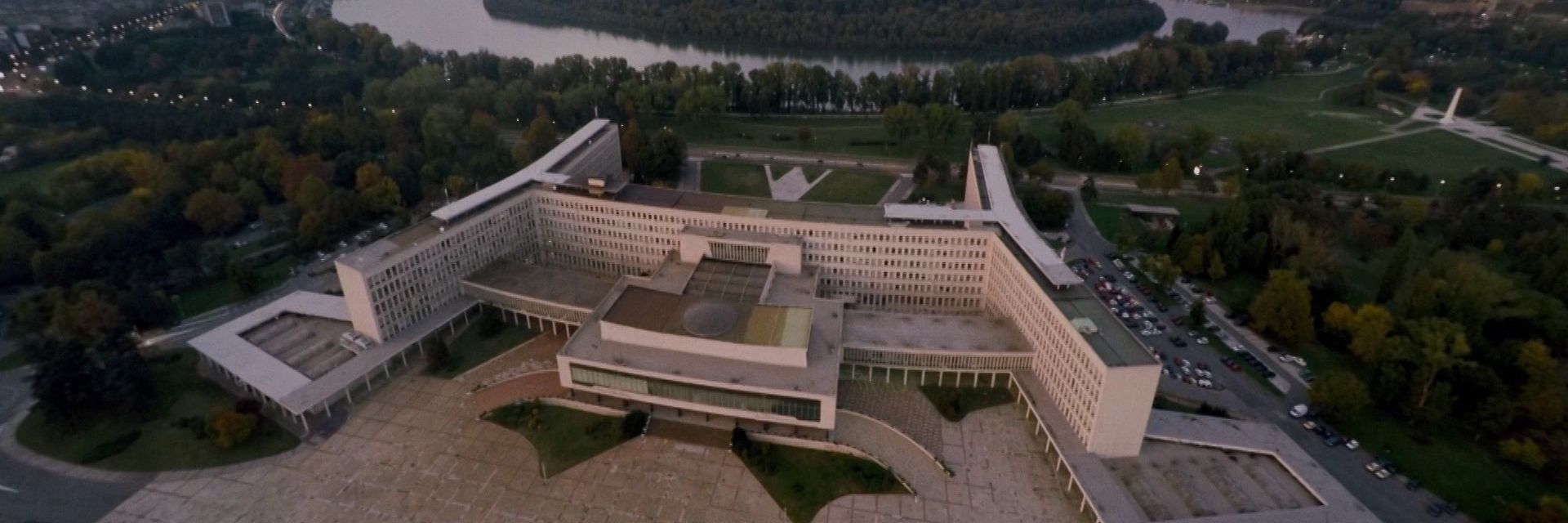 Документалната поредица "Дворците на народа" вече и онлайн