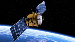 Китайски сателит "сграбчи" друг и го изведе извън орбита