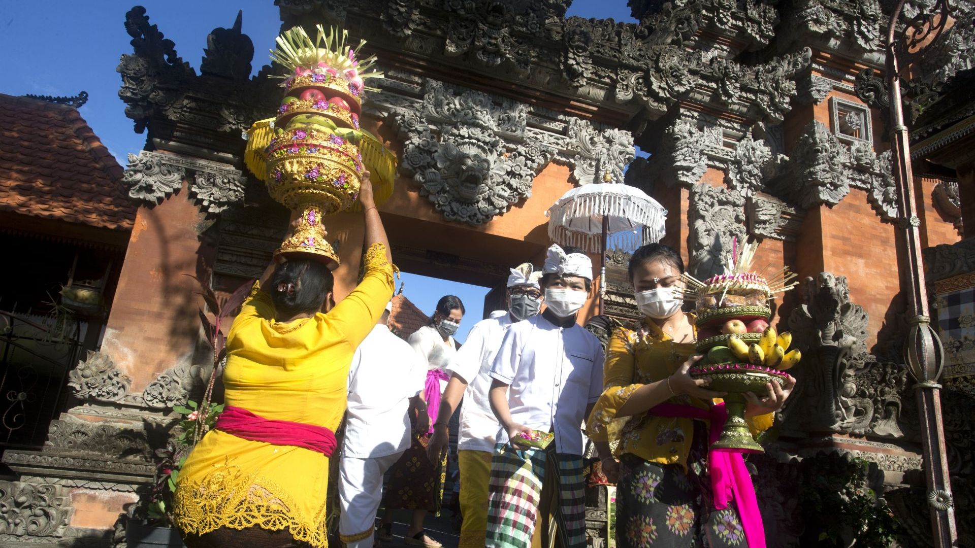 Празникът Галинган в Бали отбелязва победата на доброто над злото (снимки)