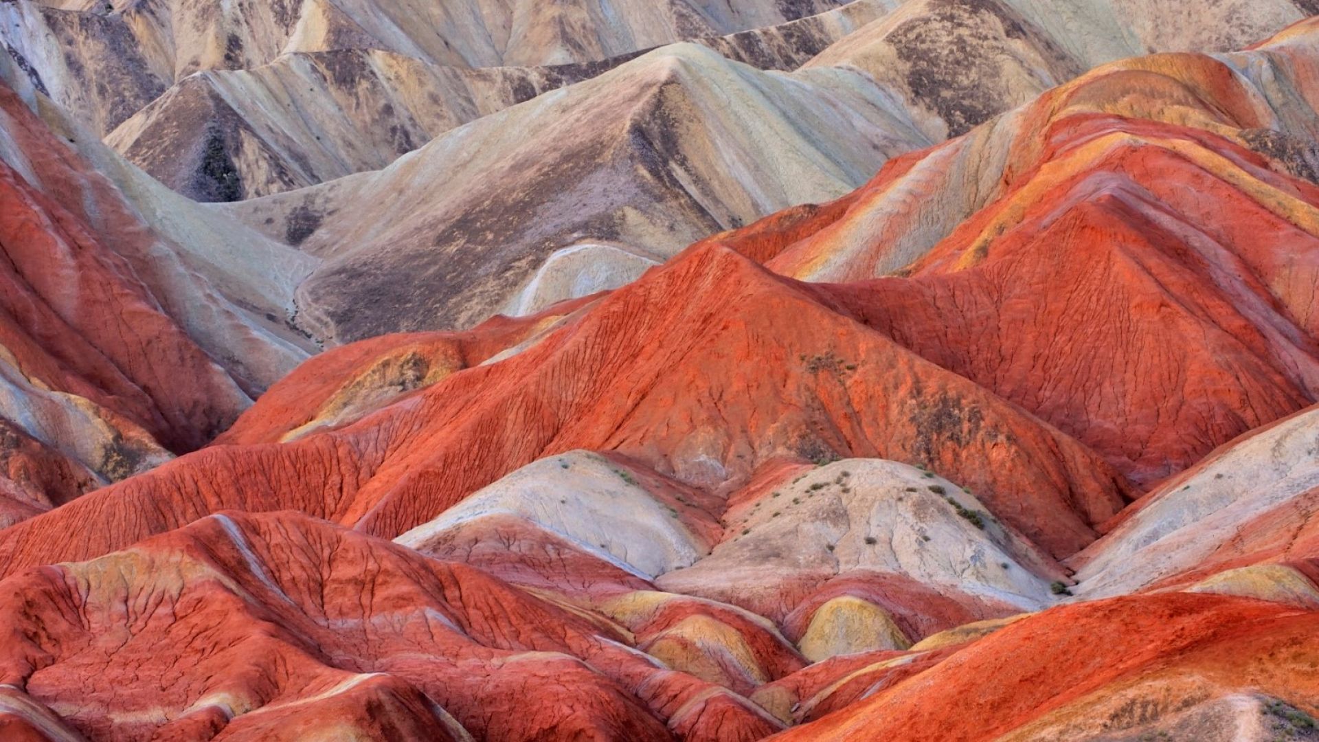 Когато природата си играе на художник: 6 цветни планини по света (снимки)