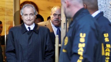 Бернард Бърни Мадоф който изгради най голямата финансова пирамида в историята