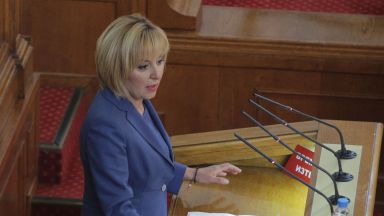 Заставам пред вас по волята на хиляди български граждани за