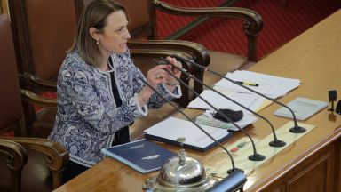 Председателят на парламента Ива Митева прекрати днешното заседание на парламента