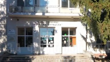 Дни след връщане на учениците в училище два класа са