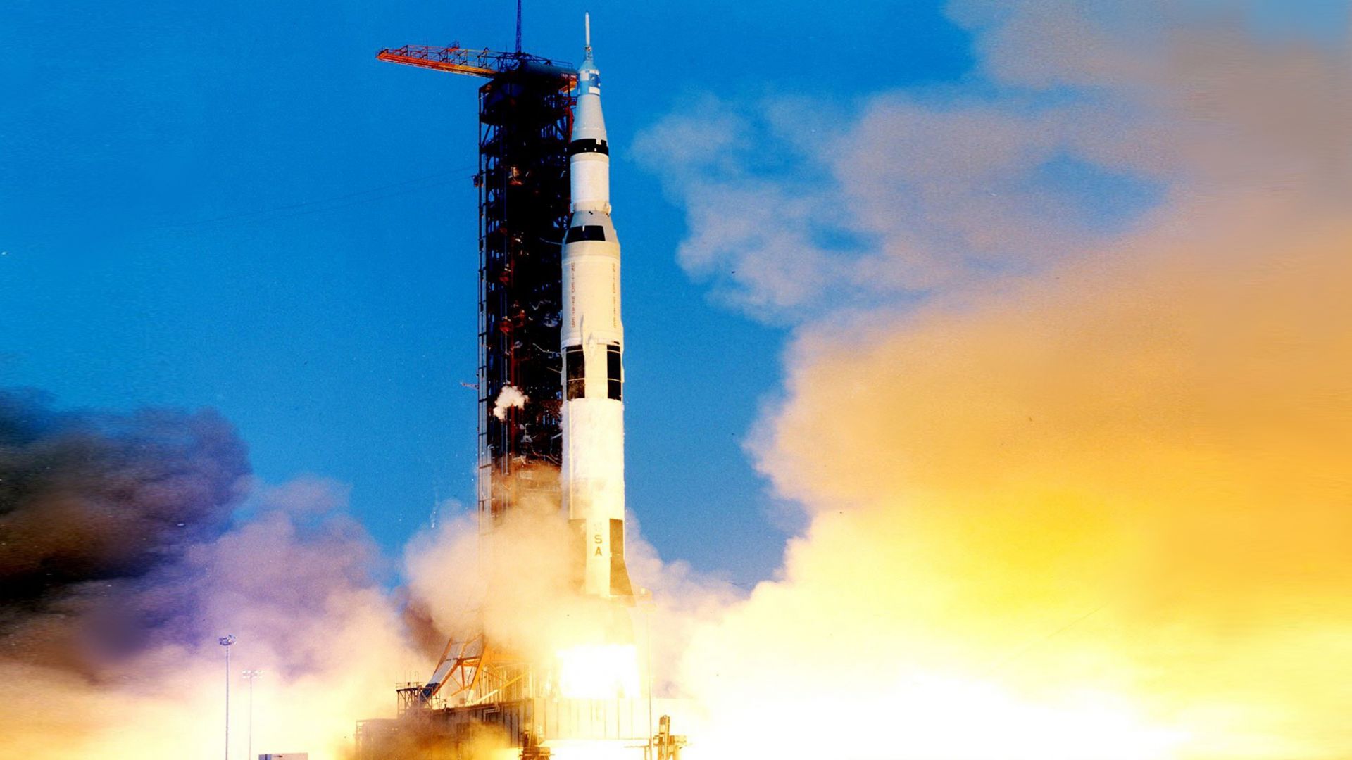 Излитането на "Аполо 13"