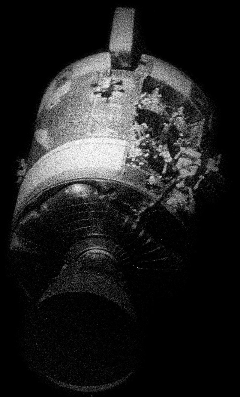 Експлозиралият резервоар с кислород на "Аполо 13"