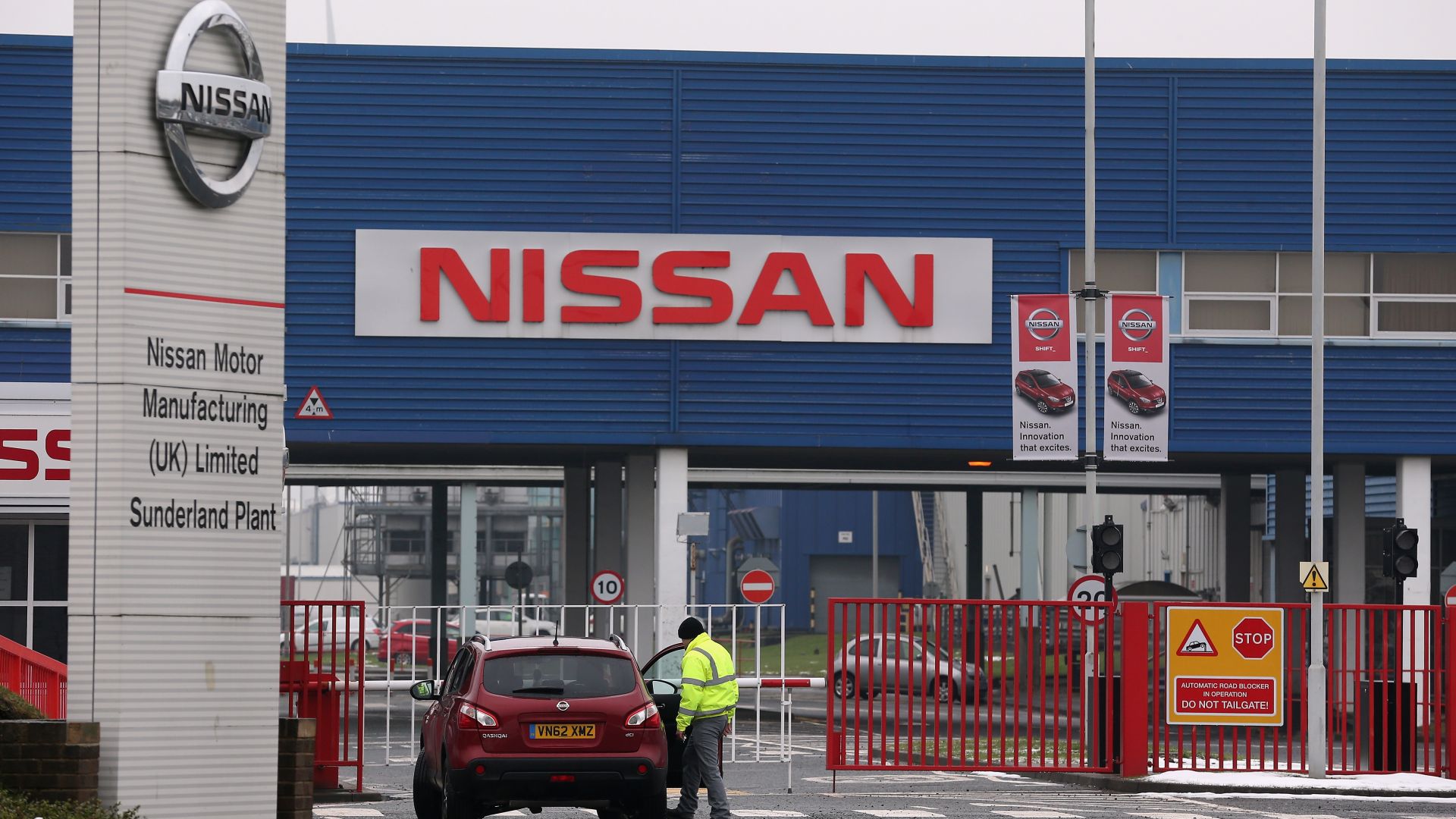 "Нисан" праща 800 служители от британския си завод в неплатен отпуск