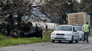 Тирът който блъсна два леки автомобила по пътя Айтос Бургас е