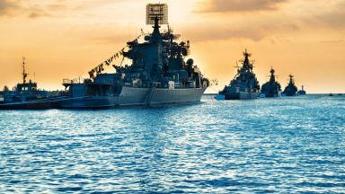 15 бойни кораба на Каспийската флотилия преминаха под Кримския мост