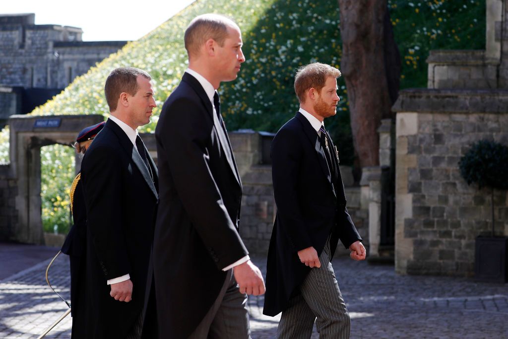 Принц Уилям, принц Хари и братовчед им Питър Филипс на погребението на принц Филип
