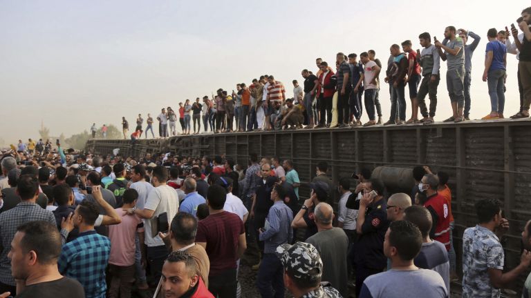 При дерайлиране на влак в Египет са ранени 97 души,