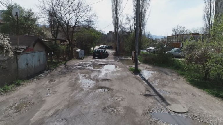 Улица в зелена зона, за която се взимат пари за