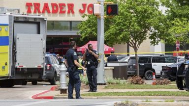 Информационните агенции съобщават за поредните масови стрелби в САЩ с