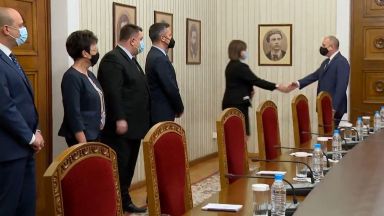 Гледайте на живо в Dir.bg: Консултации при президента Радев за съставяне на правителство