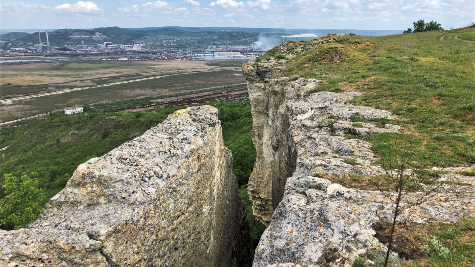 Цепнатина в платото при Петрич кале | Trip.dir.bg