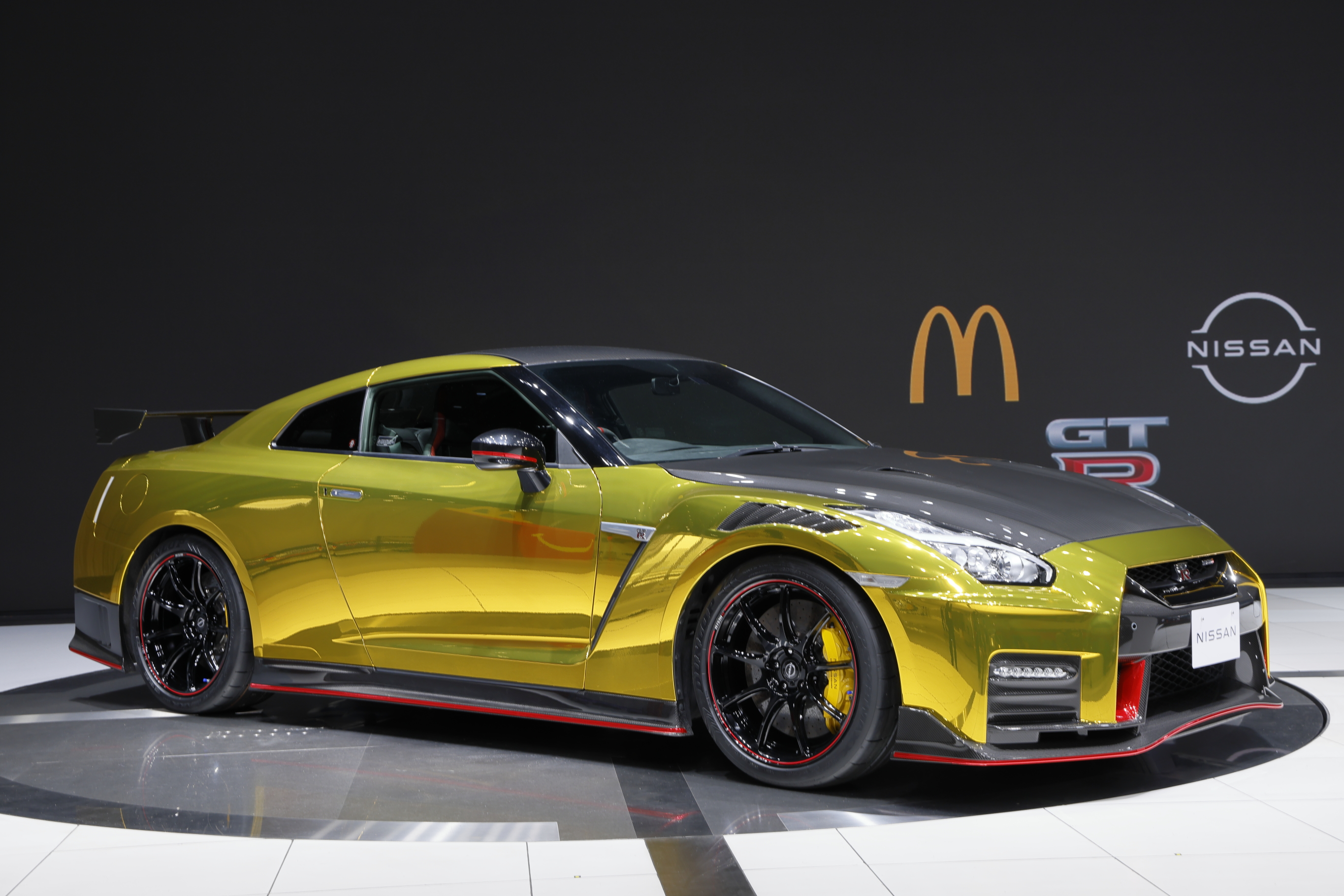 Nissan направи специален GT-R за McDonald’s