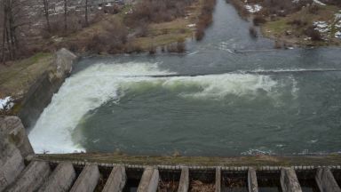 Пет язовира на територията на страната преливат контролирано Това са
