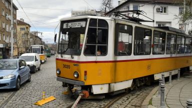 Мъже се сбиха в трамвай по време на движение в София