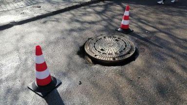 Кола пропадна в шахта пред училище Райна Княгиня в Пловдив